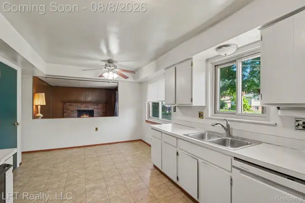 4100 Gatesford Circle DR, Troy, MI 48085