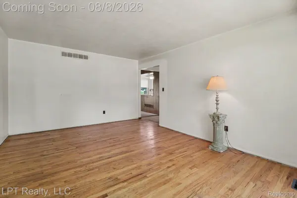 4100 Gatesford Circle DR, Troy, MI 48085