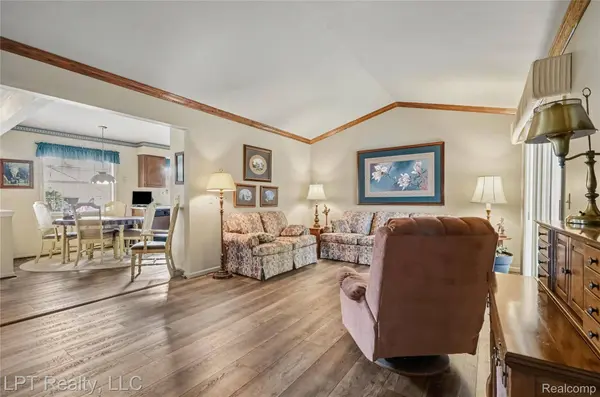 51237 Elly DR, Chesterfield Township, MI 48051