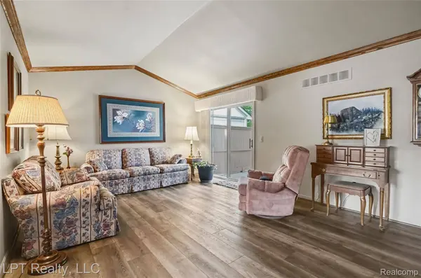 51237 Elly DR, Chesterfield Township, MI 48051