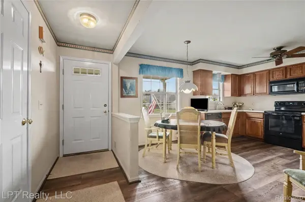 51237 Elly DR, Chesterfield Township, MI 48051