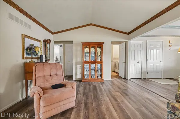 51237 Elly DR, Chesterfield Township, MI 48051