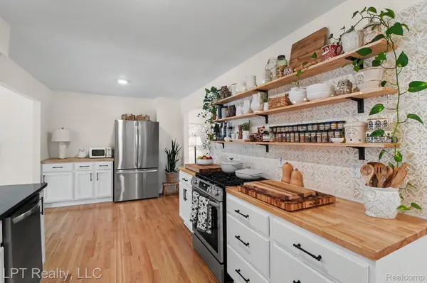 183 Arlington DR, Rochester Hills, MI 48307