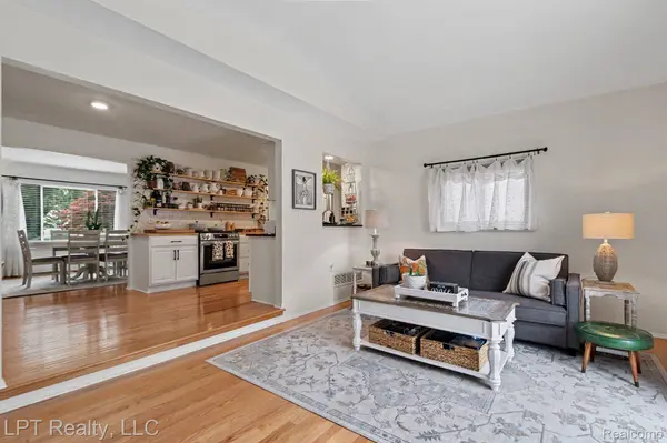 183 Arlington DR, Rochester Hills, MI 48307