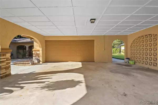 10039 W Halls River RD, Homosassa, FL 34448