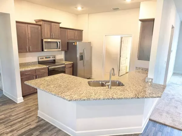 5237 NW Reba CIR, Port Saint Lucie, FL 34986