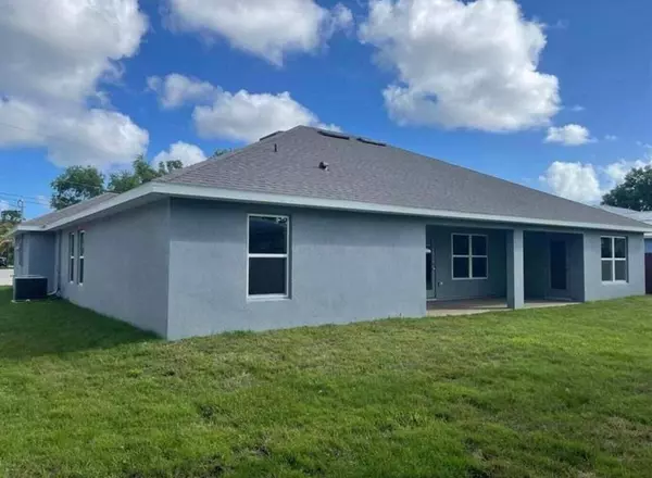 5237 NW Reba CIR, Port Saint Lucie, FL 34986