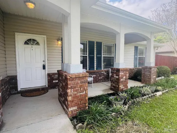 7597 Blackjack Cir, Navarre, FL 32566