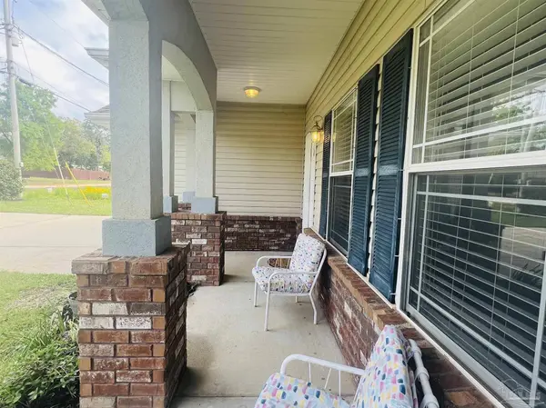 7597 Blackjack Cir, Navarre, FL 32566