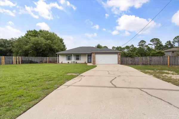 8836 Waynell Ct, Navarre, FL 32566