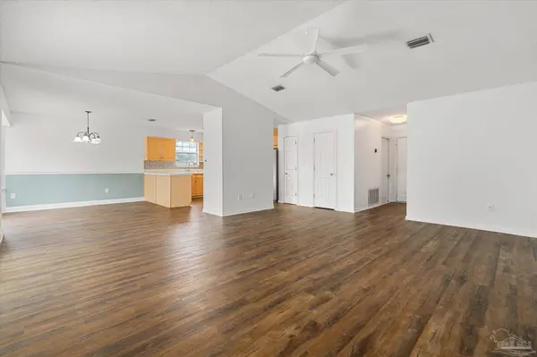 8836 Waynell Ct, Navarre, FL 32566