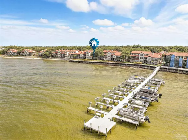 80 Baybridge Dr, Gulf Breeze, FL 32561