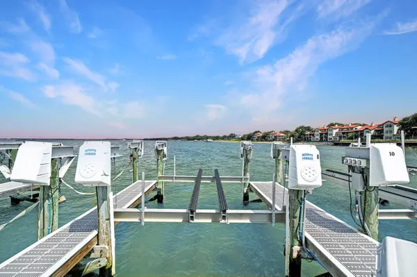 80 Baybridge Dr  #B, Gulf Breeze, FL 32561