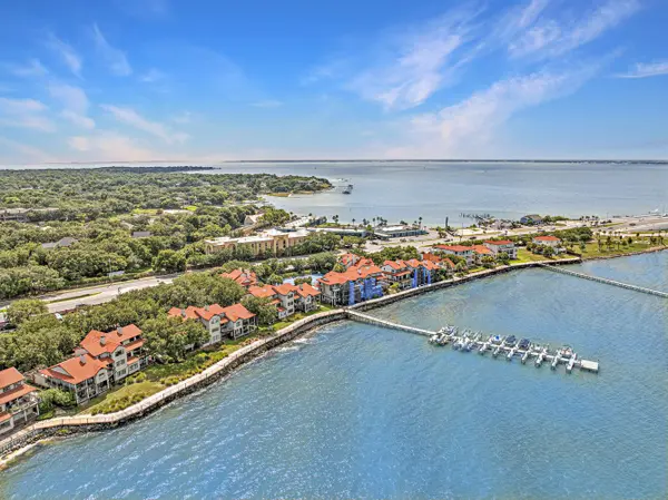 80 Baybridge Dr  #B, Gulf Breeze, FL 32561