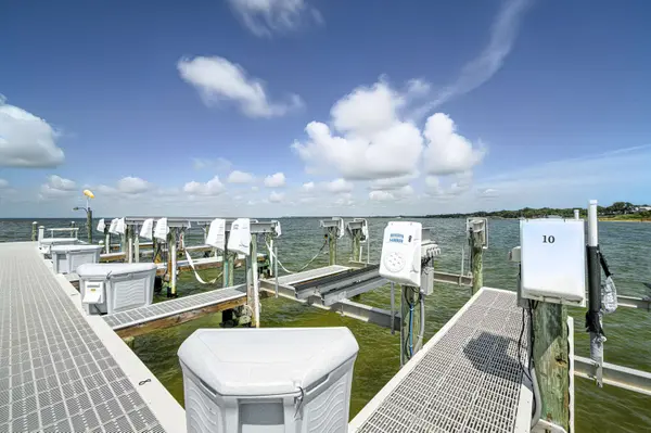 80 Baybridge Dr  #B, Gulf Breeze, FL 32561