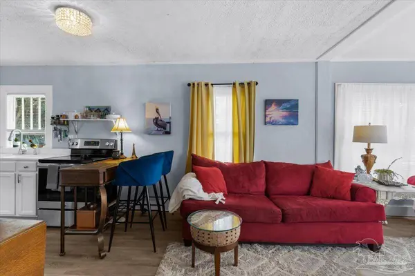 19 N G St, Pensacola, FL 32502