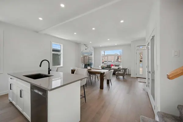 753 Centre AVE NE, Calgary, AB T2E4B6