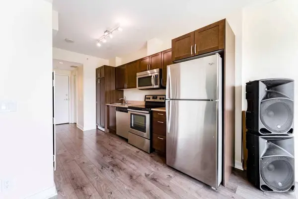 30 Brentwood Common NW #511, Calgary, AB T2L 2L8