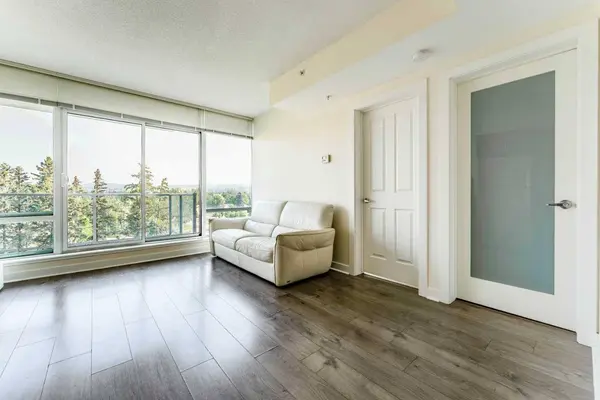 30 Brentwood Common NW #511, Calgary, AB T2L 2L8