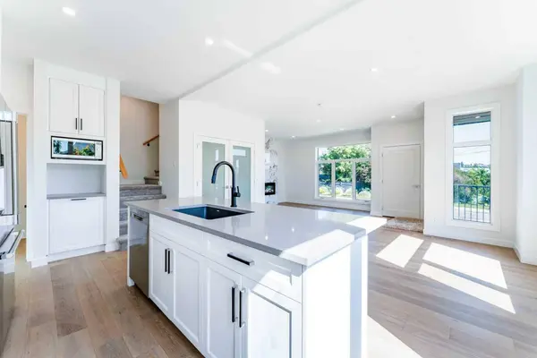 73 7 ST NE, Calgary, AB T2E4B6