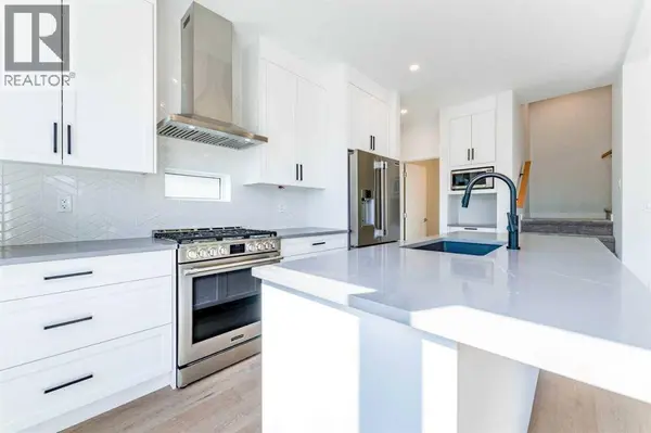 73 7 Street NE, Calgary, AB T2E4B6