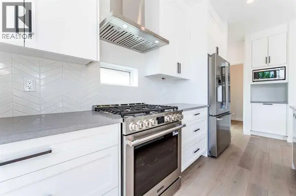 73 7 Street NE, Calgary, AB T2E4B6