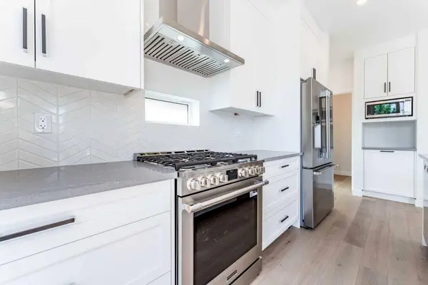 73 7 ST NE, Calgary, AB T2E4B6