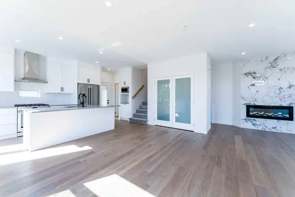73 7 ST NE, Calgary, AB T2E4B6