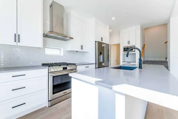 73 7 ST NE, Calgary, AB T2E4B6