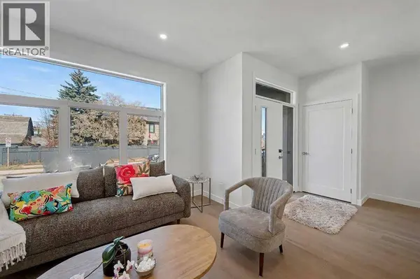 753 Centre Avenue NE, Calgary, AB T2E4B6