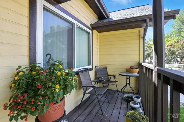 128 N 12th Ave, Nampa, ID 83687-3952