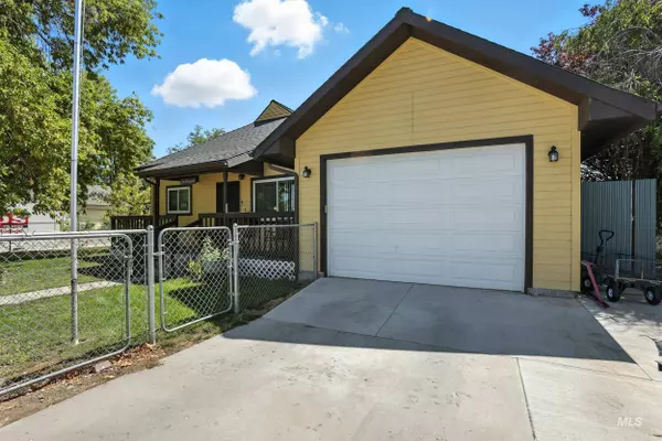 128 N 12th Ave, Nampa, ID 83687-3952