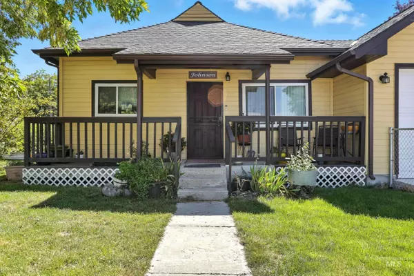 128 N 12th Ave, Nampa, ID 83687-3952