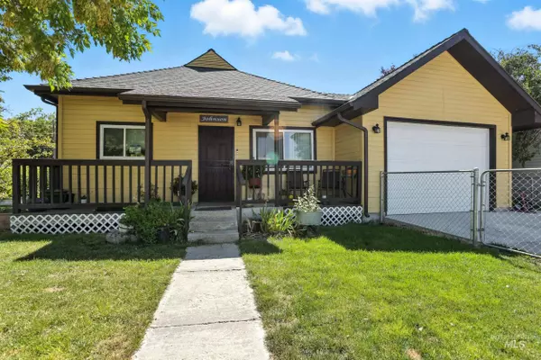 128 N 12th Ave, Nampa, ID 83687-3952