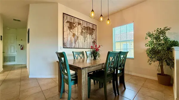 2831 OAKWATER DR #2831, Kissimmee, FL 34747