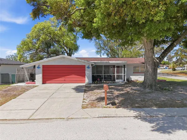 9825 LAKESIDE LN, Port Richey, FL 34668
