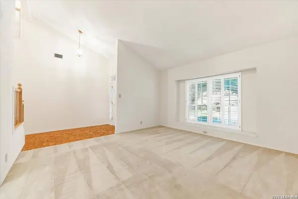 18 COURT CIR, San Antonio, TX 78209
