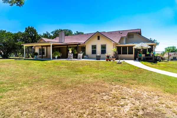 265 Firewheel Dr, Bandera, TX 78003