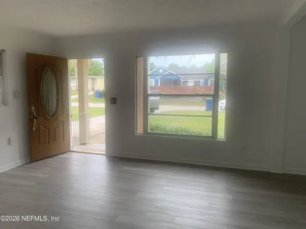 7042 CAMELOT RD, Jacksonville, FL 32211