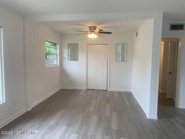 7042 CAMELOT RD, Jacksonville, FL 32211