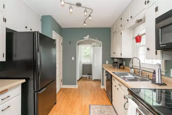 416 Grand Avenue, West Des Moines, IA 50265