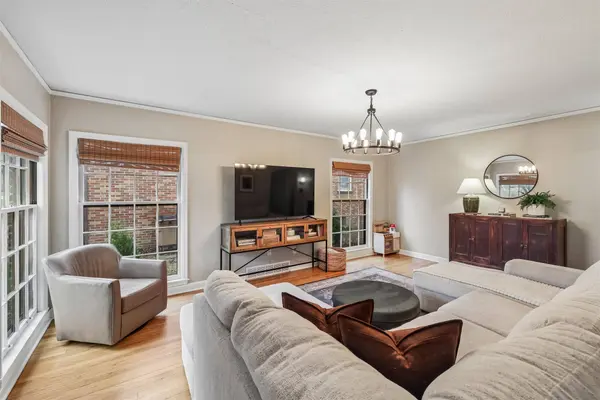 6702 Forest Court, Windsor Heights, IA 50324
