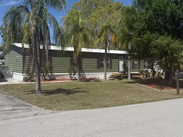 1300 Riverview Dr, Moore Haven, FL 33471-5646