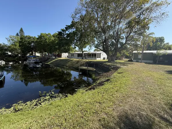 1300 Riverview Dr, Moore Haven, FL 33471-5646