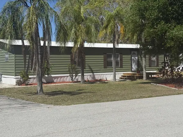 1300 Riverview Dr, Moore Haven, FL 33471-5646