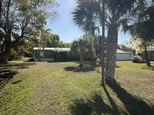 1300 Riverview Dr, Moore Haven, FL 33471-5646