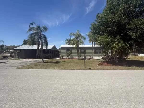 1300 Riverview Dr, Moore Haven, FL 33471-5646