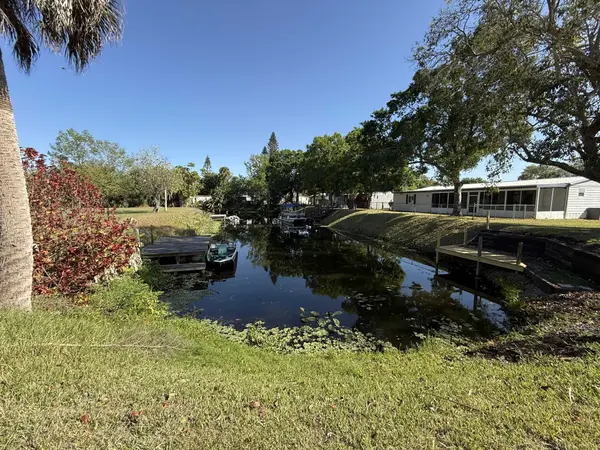 1300 Riverview Dr, Moore Haven, FL 33471-5646