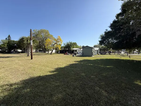 1300 Riverview Dr, Moore Haven, FL 33471-5646
