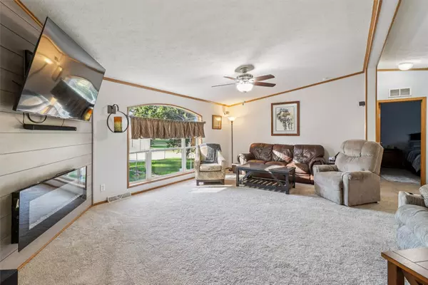 5080 NE 3rd Street, Des Moines, IA 50313